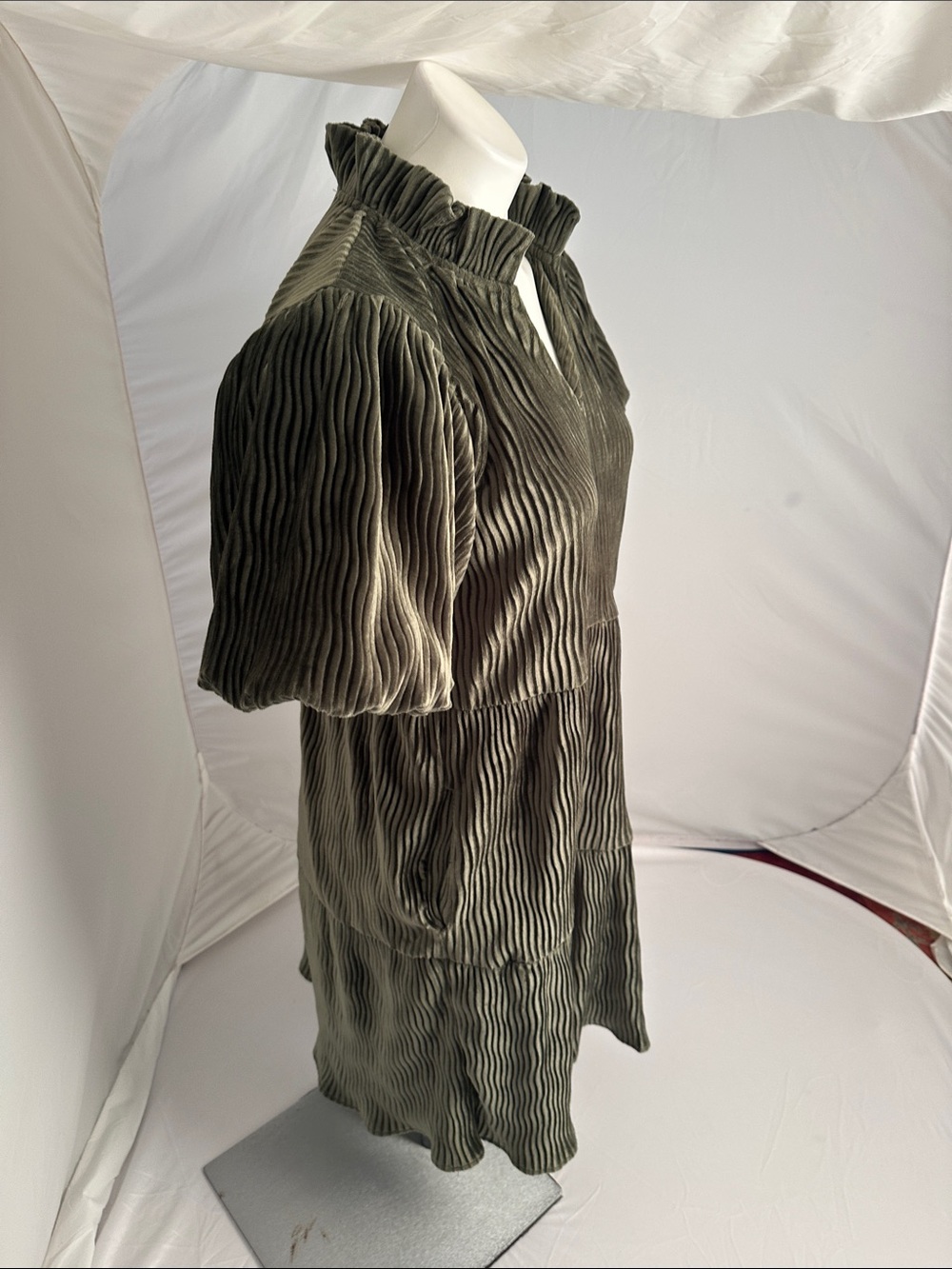 THML olive green v-neck puff sleeve velvet oversized tiered dress S - Picture 3 of 14